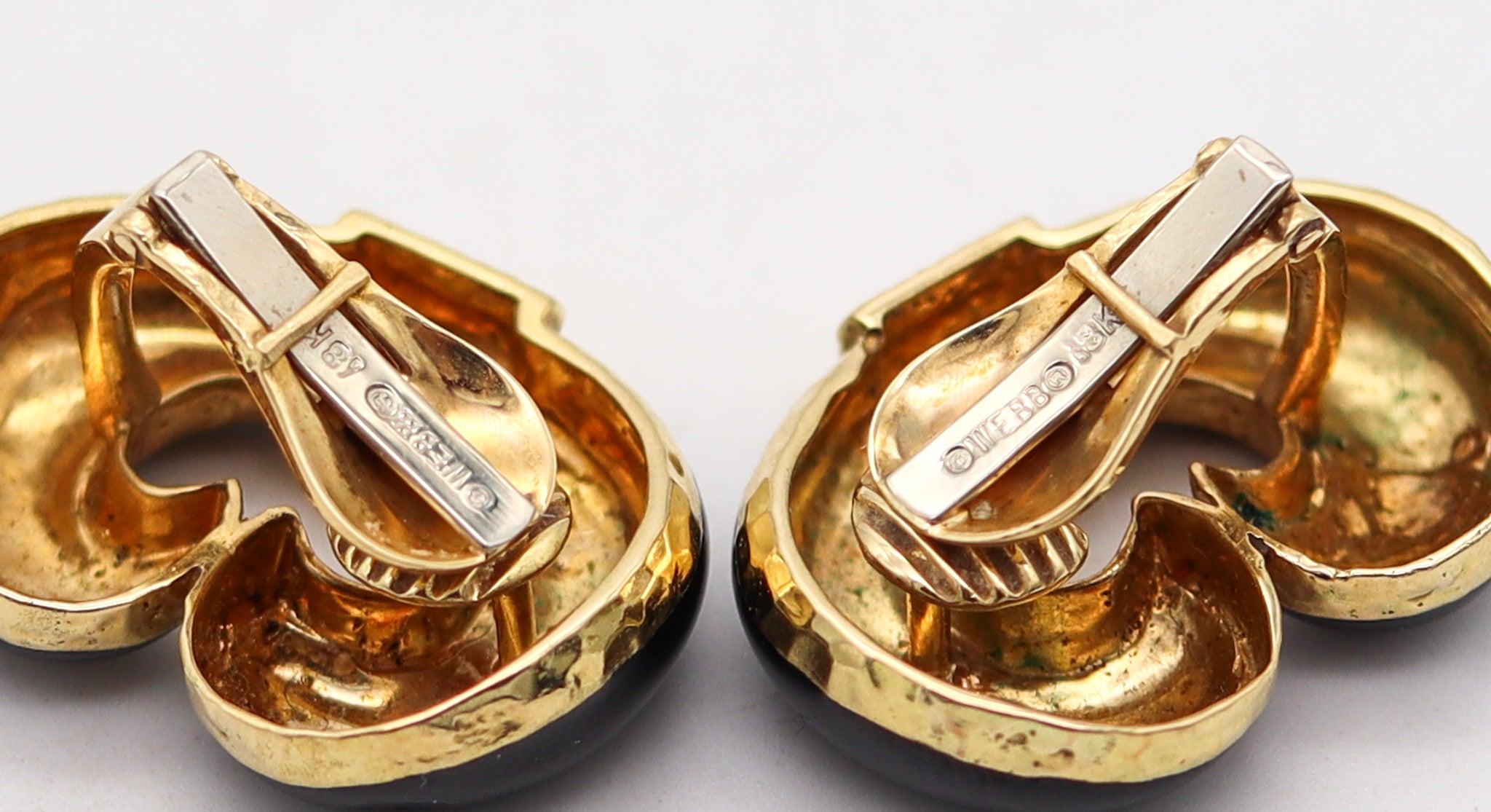 Moderniste David WEBB 1970 Boucles d'oreilles classiques à pince en or jaune 18Kt avec émail noir en vente