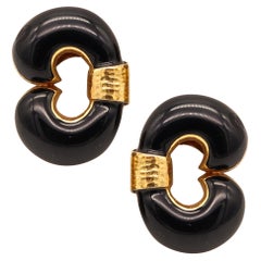 DAVID WEBB 1970 Classic Clip On Earrings In 18Kt Yellow Gold With Black Enamel
