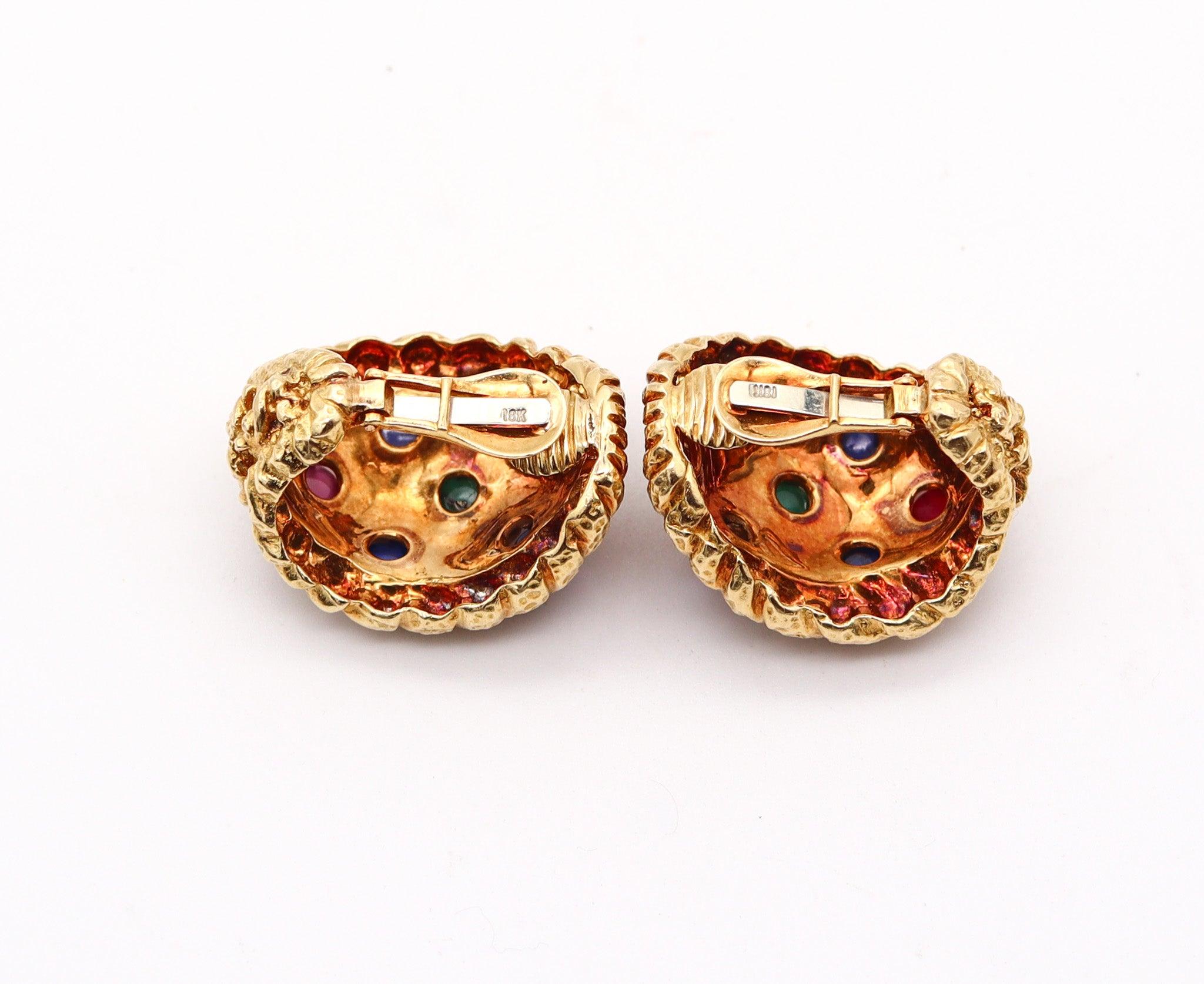 Taille cabochon DAVID WEBB Clips d'oreilles en or jaune 18 carats avec 8,44 carats de pierres précieuses, 1970 en vente