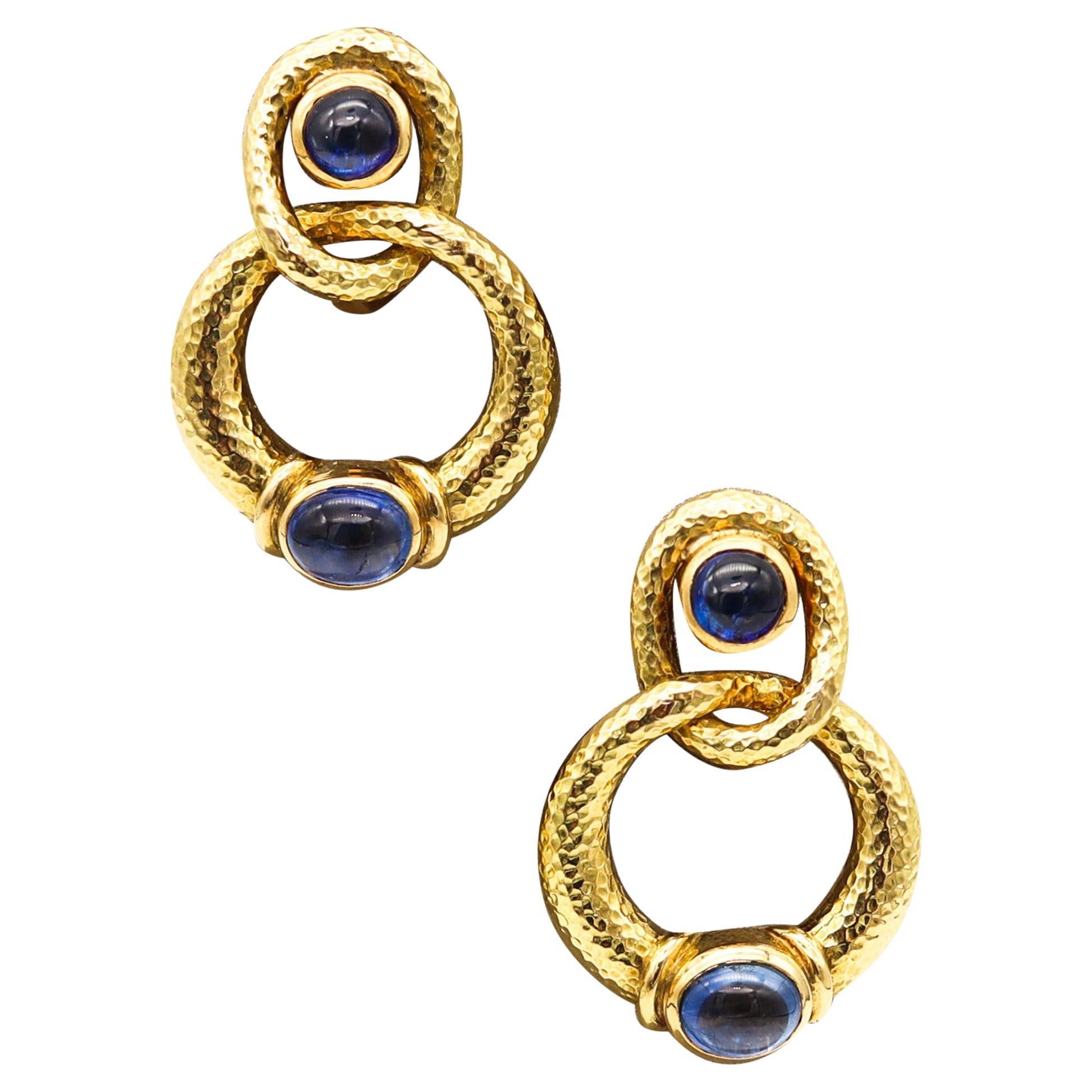 David Webb 1970 Dangle Clips-on Earrings In 18Kt Gold With 7.34 Ctw Sapphires For Sale