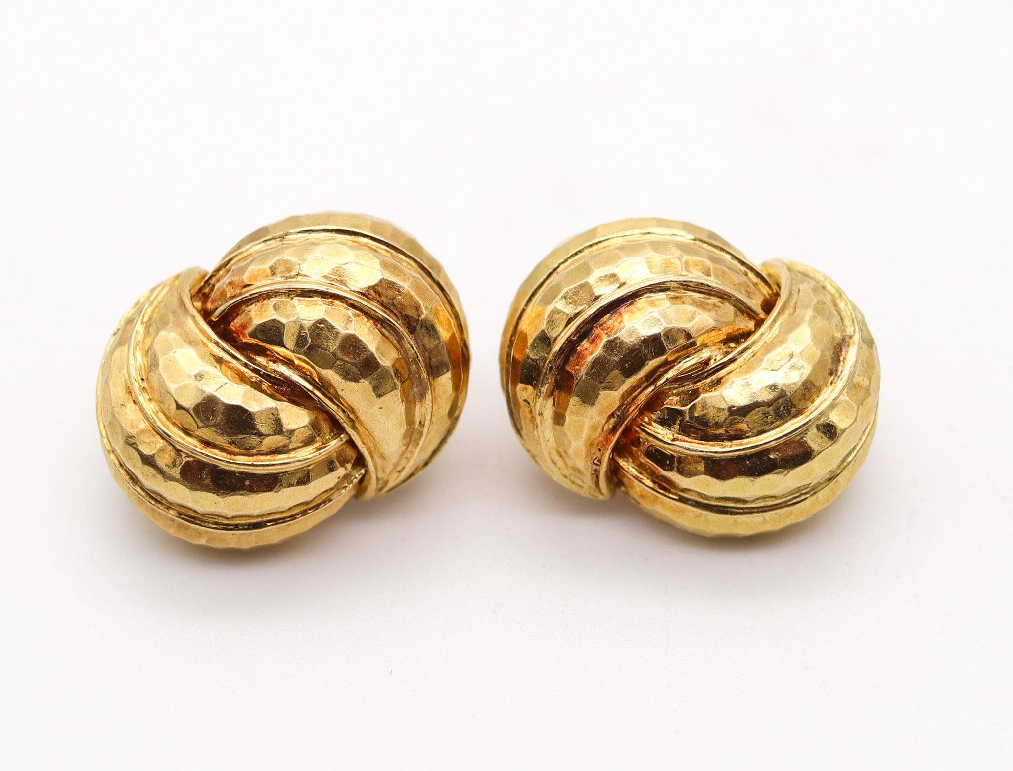 Modernist DAVID WEBB 1970 Faceted Swirls Clips-On Earrings In Solid 18Kt Yellow Gold For Sale