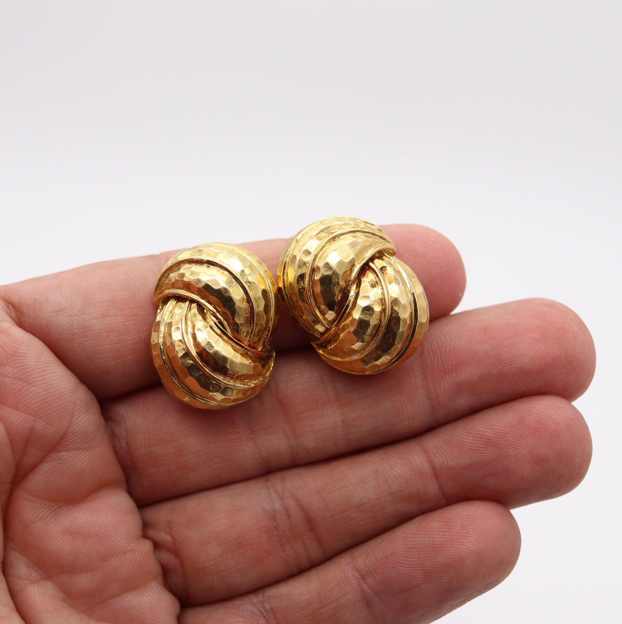 Women's DAVID WEBB 1970 Faceted Swirls Clips-On Earrings In Solid 18Kt Yellow Gold For Sale