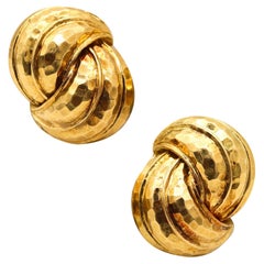 Clips d'oreilles tourbillonnants facettés DAVID WEBB 1970 en or jaune massif 18 carats