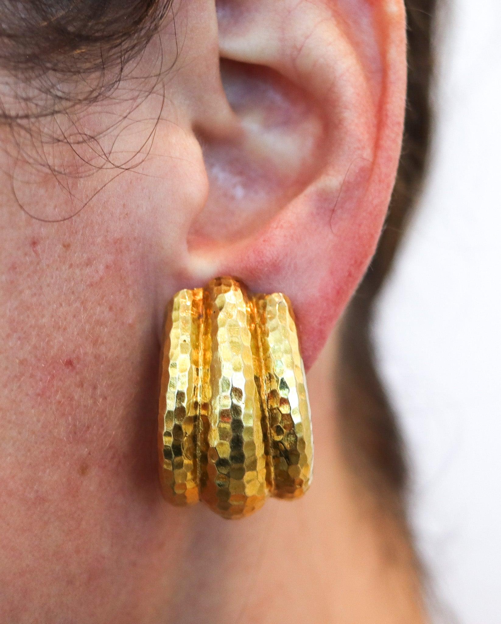Clips-on earrings designed by David Webb (1925-1975).

This is a gorgeous pair of hoop clips-on earrings created in New York city at the jewelry atelier of David Webb, back in the 1970's. These rare earrings were designed with three partite