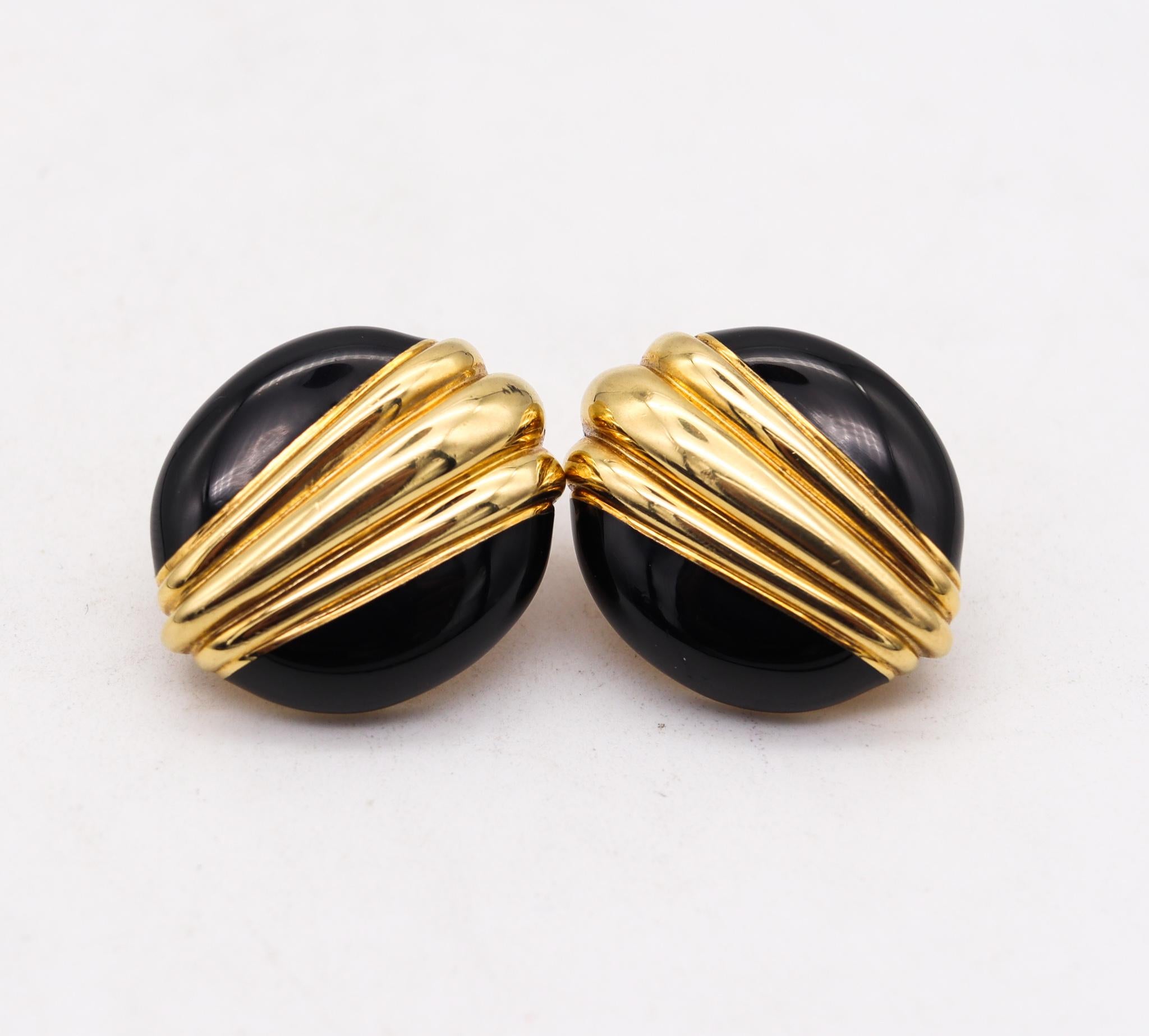Enameled earrings designed by David Webb (1925-1975).

Beautiful rounded pair made at the Webb's atelier in New York city, back in the 1970's. These elegant clip-on earrings has been crafted in solid yellow gold of 18 karats and carefully
