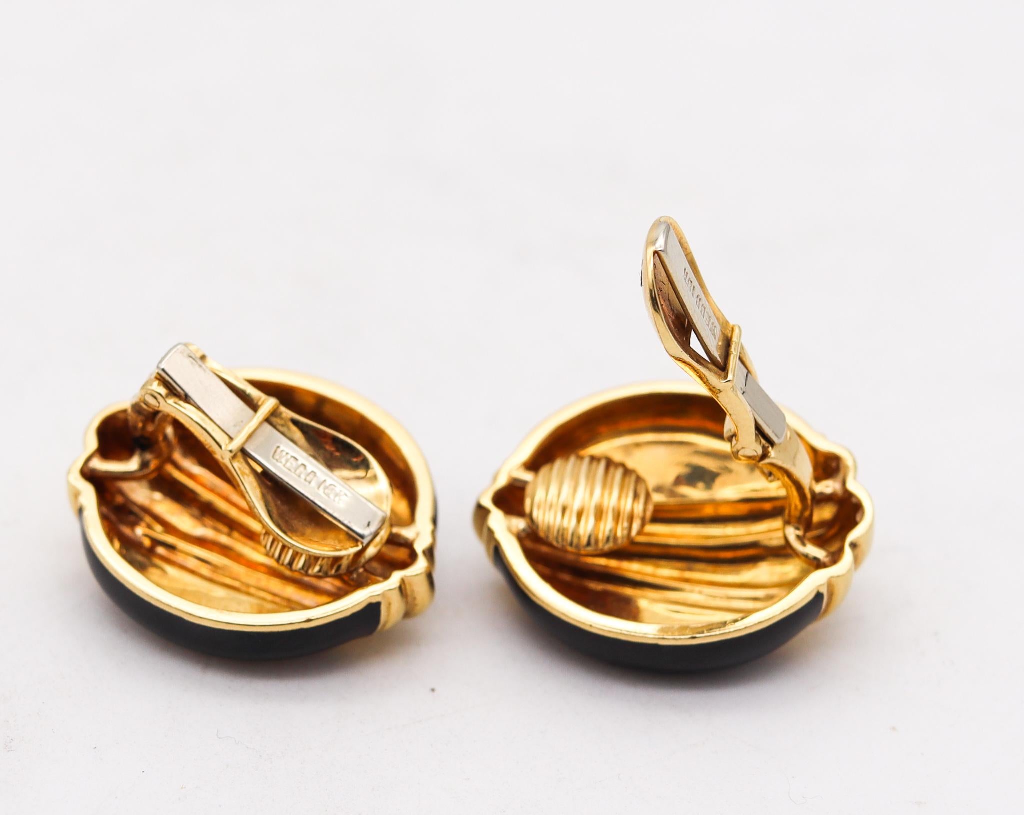Modernist David Webb 1970 New York Black Enameled Clip Earrings in Solid 18Kt Yellow Gold For Sale