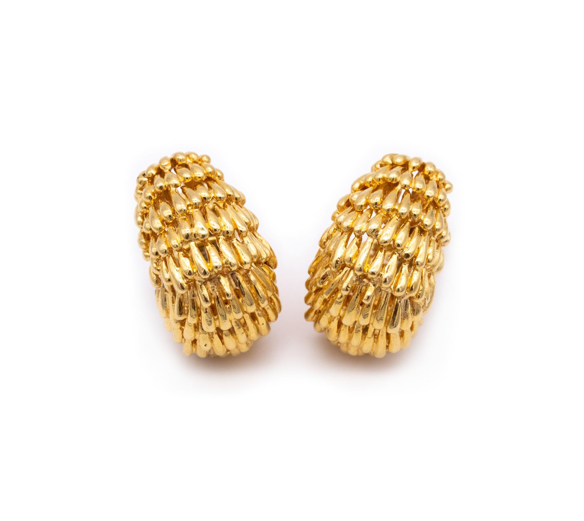 David Webb 1970 New York Classic Clips Earrings in Textured 18Kt Yellow Gold 1