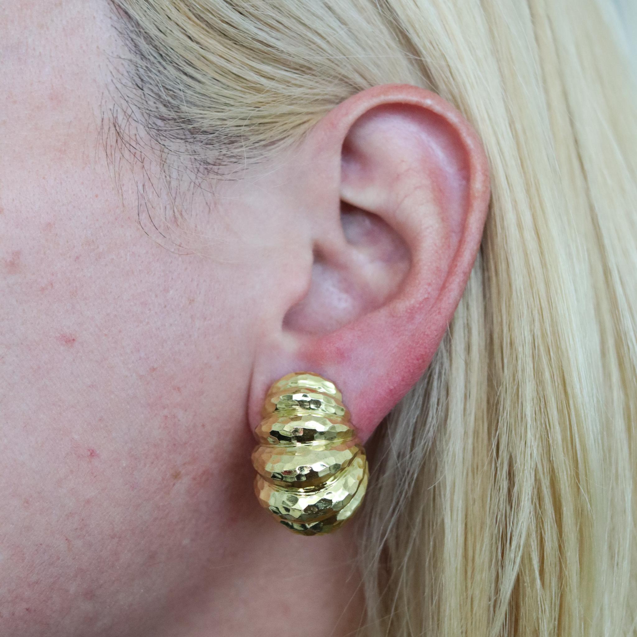 Women's David Webb 1970 New York Fluted Clips Earrings in Textured 18kt Yellow Gold For Sale