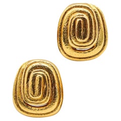 Vintage David Webb 1970 New York Mayan Clips on Earrings in Textured 18kt Yellow Gold