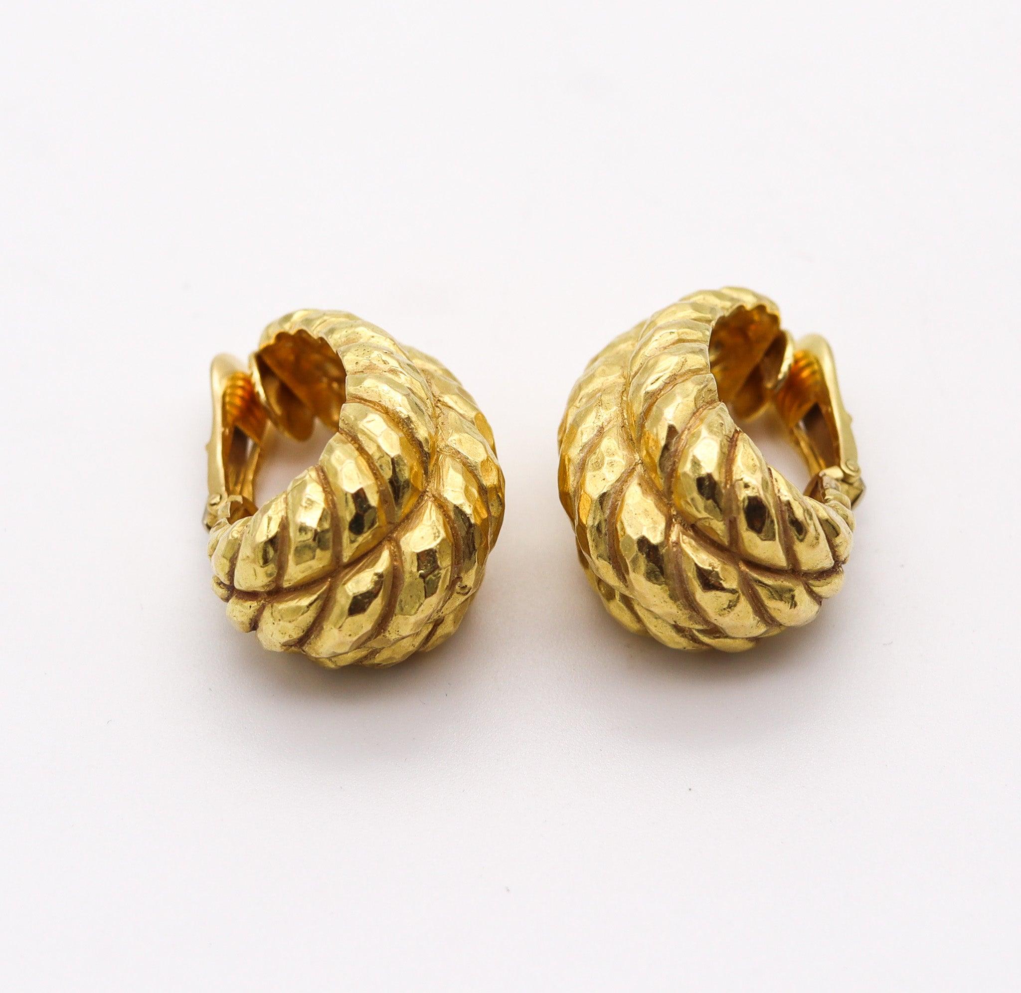 DAVID WEBB 1970 New York Ropes Hoops Earrings In Solid Textured 18Kt Yellow Gold In Excellent Condition For Sale In Miami, FL