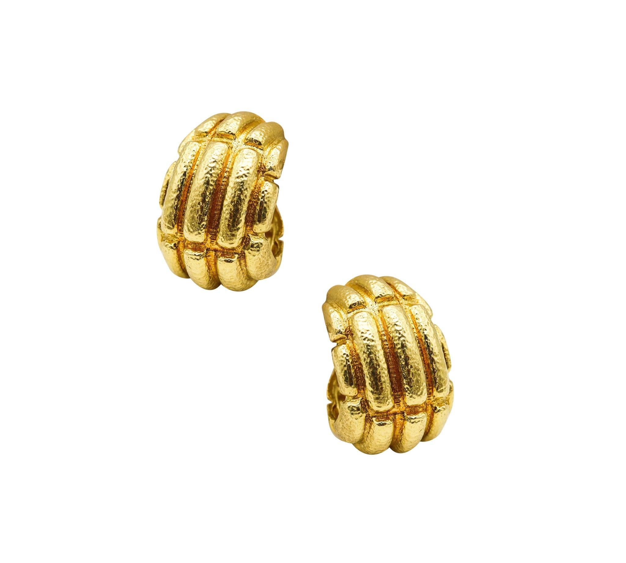 DAVID WEBB 1970 Rare Mayan Hoops Earrings In Solid Hammered 18Kt Yellow Gold For Sale 2
