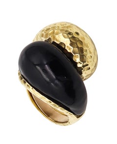 David Webb 1970 Antique Black Enamel Crossover Cocktail Ring In 18Kt Yellow Gold