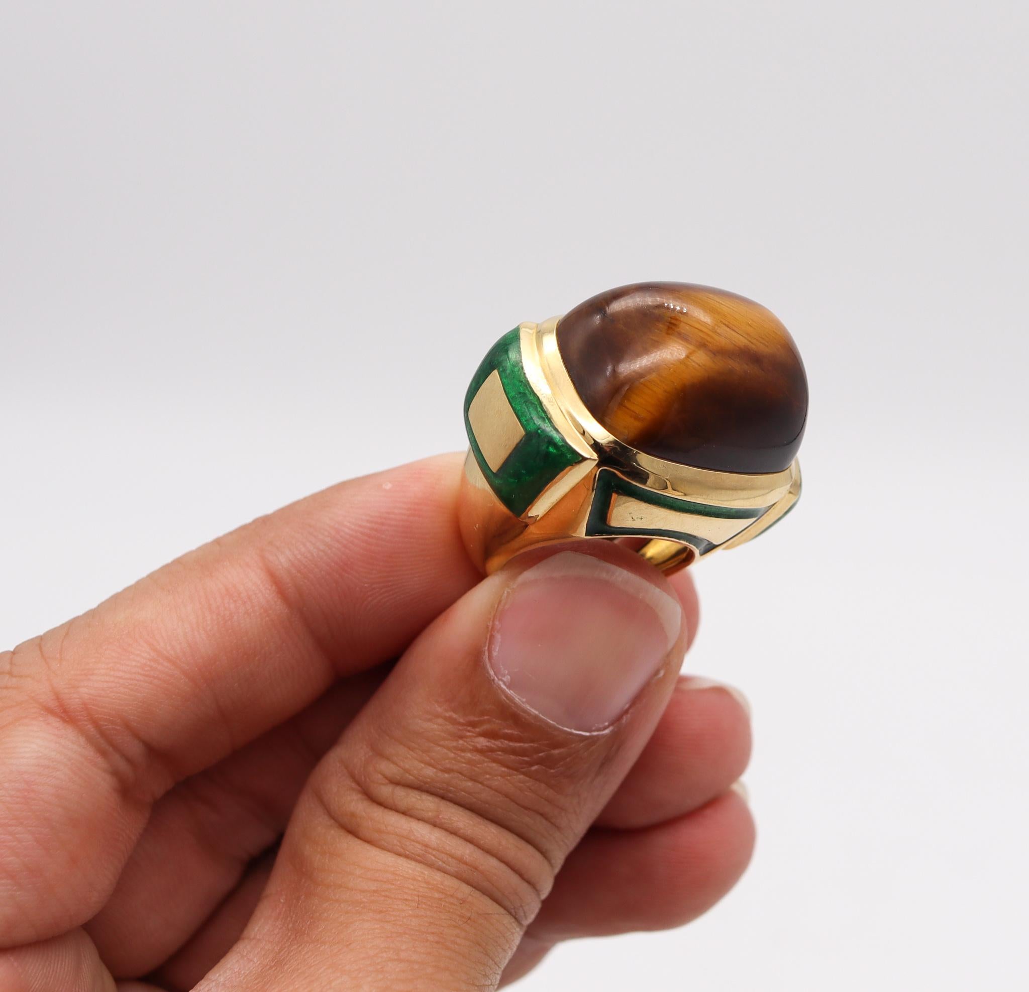 David Webb 1970 Vintage Cocktail Ring in 18kt Yellow Gold with Tiger Eye Quartz For Sale 1