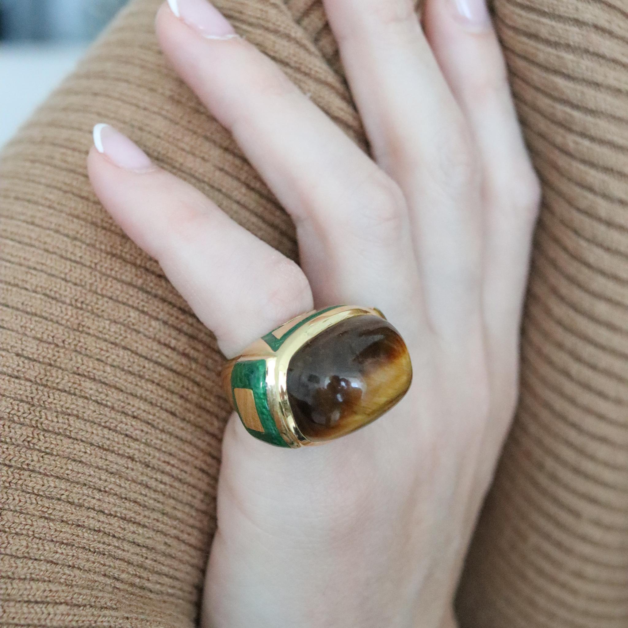 David Webb 1970 Vintage Cocktail Ring in 18kt Yellow Gold with Tiger Eye Quartz For Sale 2