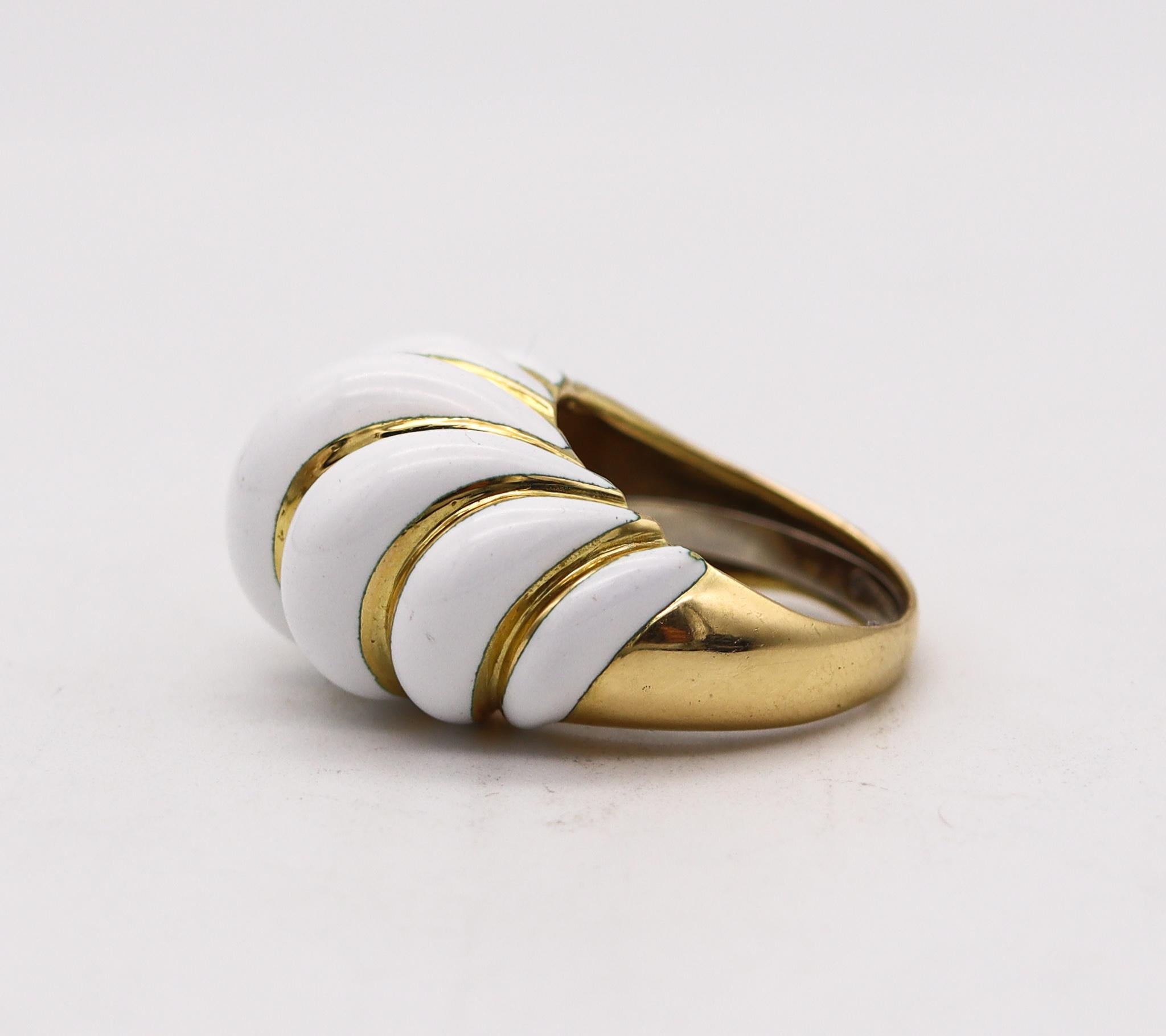 Women's David Webb 1970 Vintage Fluted Enamelled Cocktail Ring in 18Kt Yellow Gold For Sale