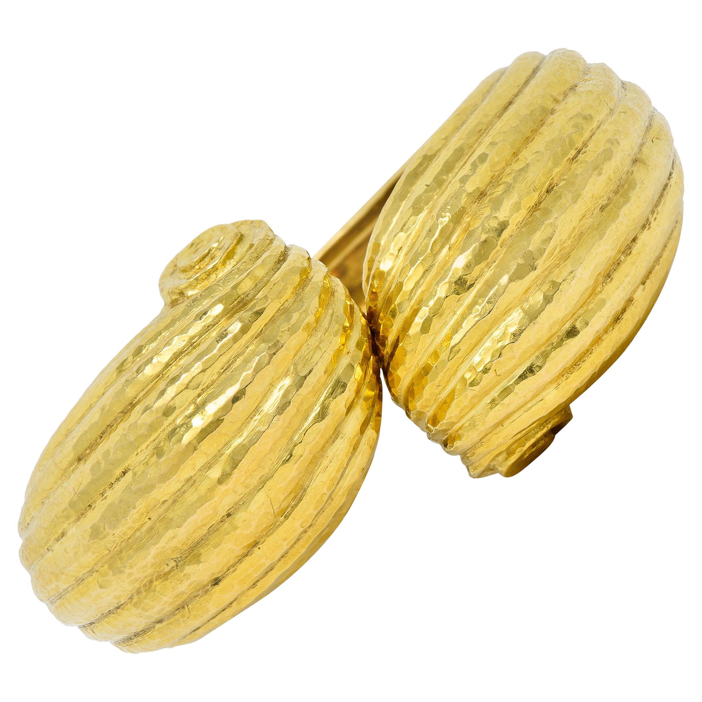 David Webb 1970s 18 Karat Yellow Gold Fluted Hammered Scroll Cuff Bracelet