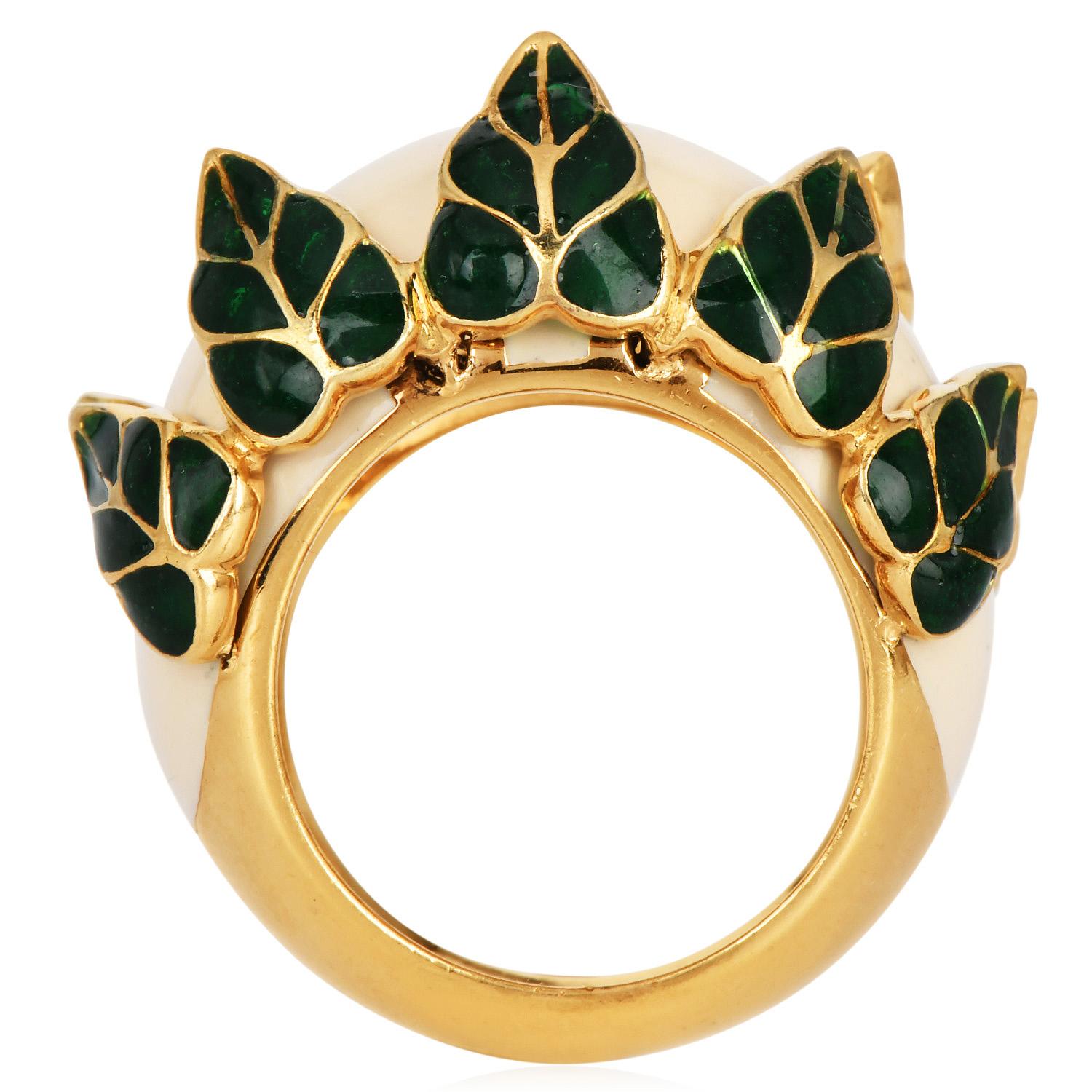 1970s David Webb Enamel Floral Leaf Dome Ring

This Vintage piece features an eye-catching floral leaf design in vivid green and subtle peach enamel, showcasing Webb's renowned attention to detail and color.

Crafted in solid 18K yellow gold with
