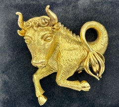 David Webb 1970s 18k yellow gold bull brooch made in USA