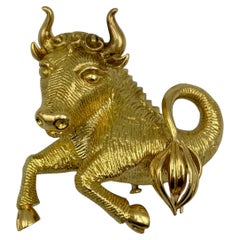David Webb 1970s 18k yellow gold bull brooch made in USA
