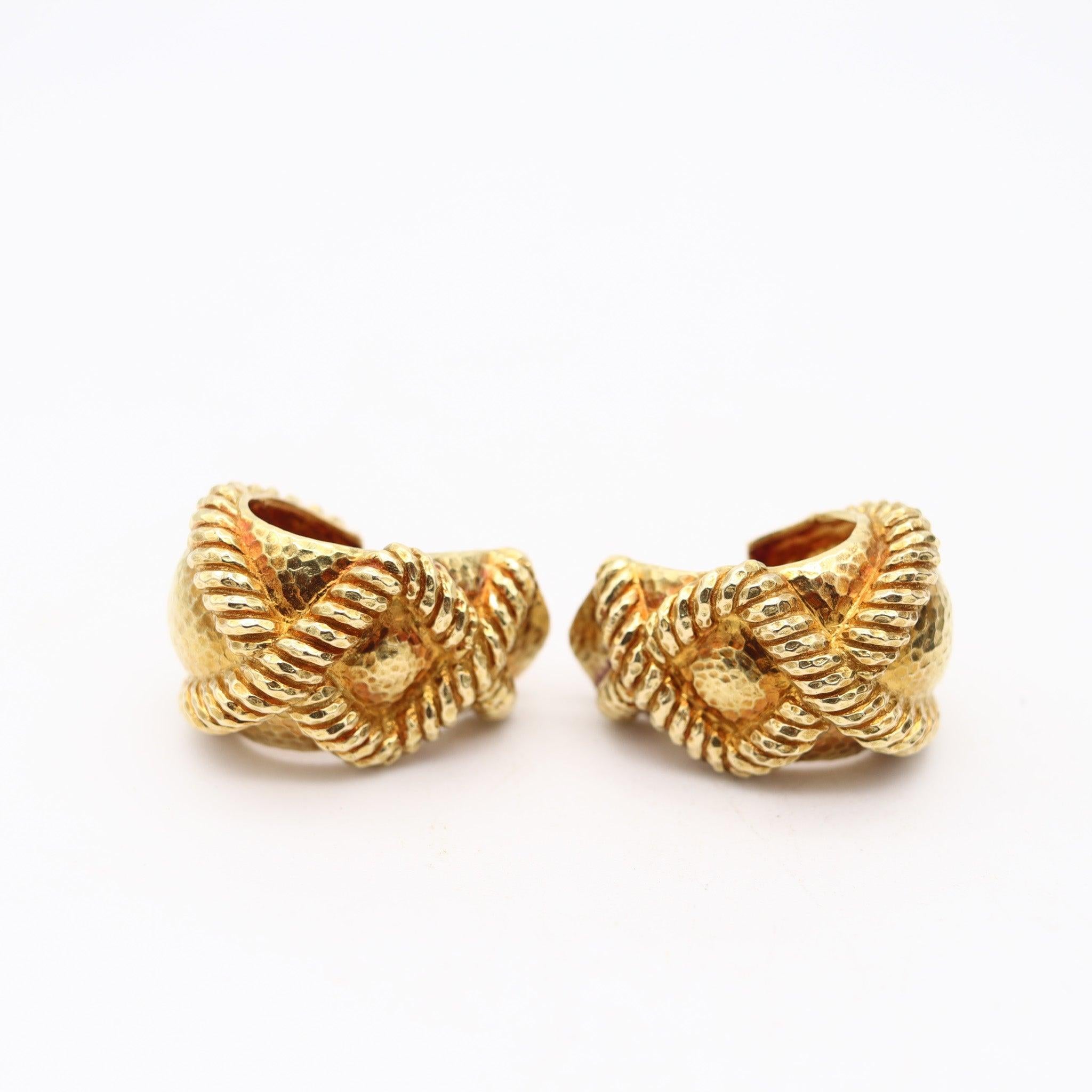 DAVID WEBB Pendientes de aro Knoots de 1975 en oro amarillo macizo de 18 quilates Modernista en venta
