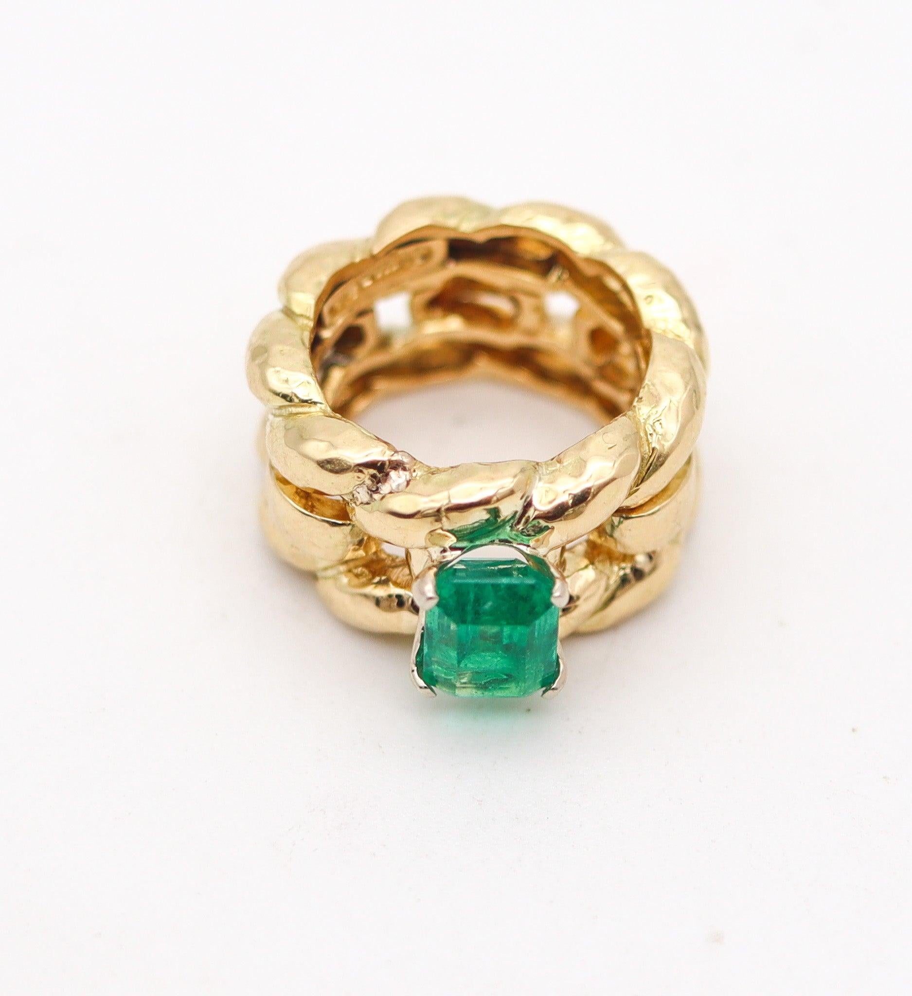 Taille émeraude DAVID WEBB, bague cocktail New York en or jaune massif 18 carats et émeraude, 1975 en vente