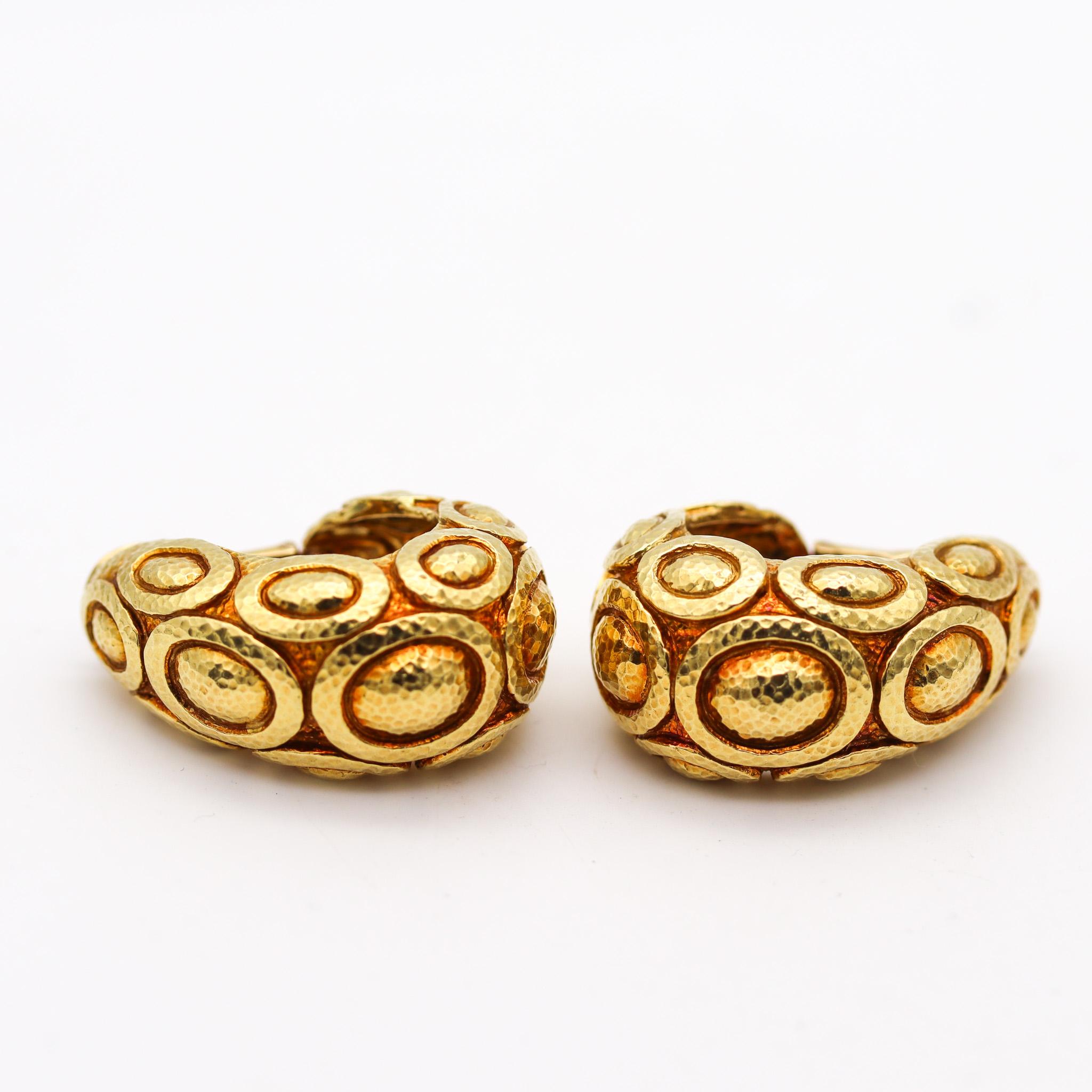 Modernist David Webb 1976 Cased Mayan Hoop Clips Earrings In Solid 18Kt Yellow Gold For Sale