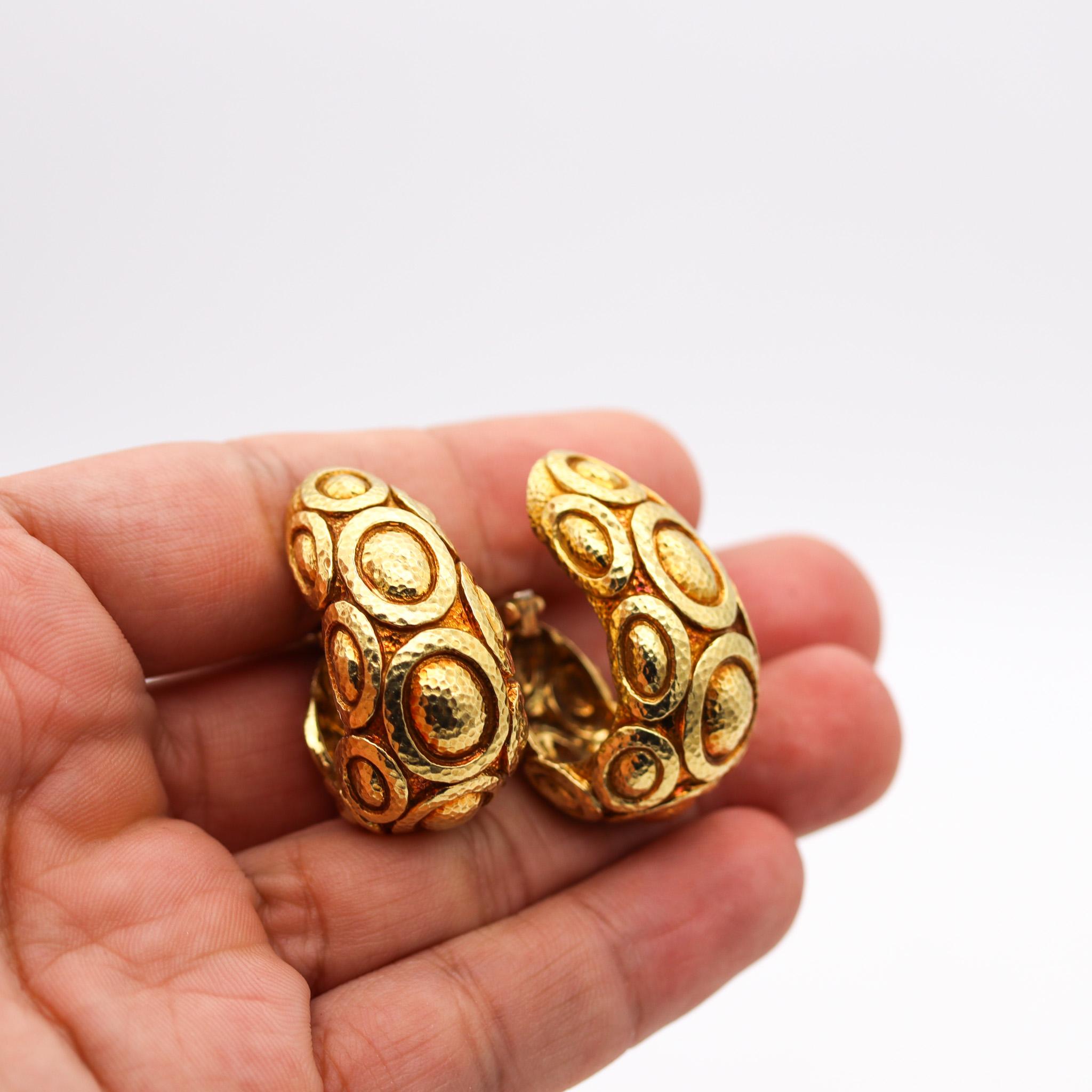 Women's David Webb 1976 Cased Mayan Hoop Clips Earrings In Solid 18Kt Yellow Gold For Sale
