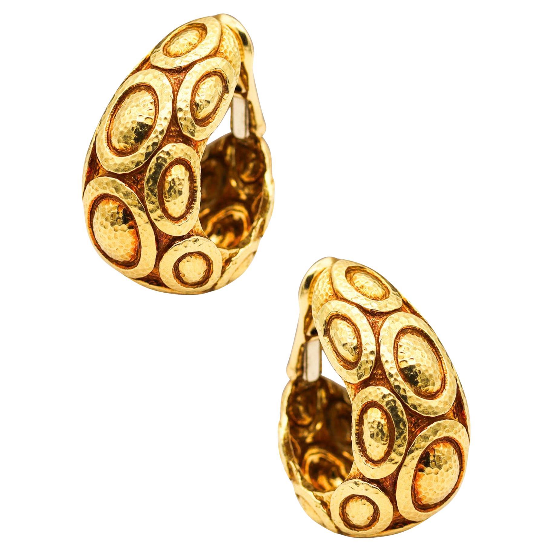 David Webb 1976 Cased Mayan Hoop Clips Earrings In Solid 18Kt Yellow Gold For Sale