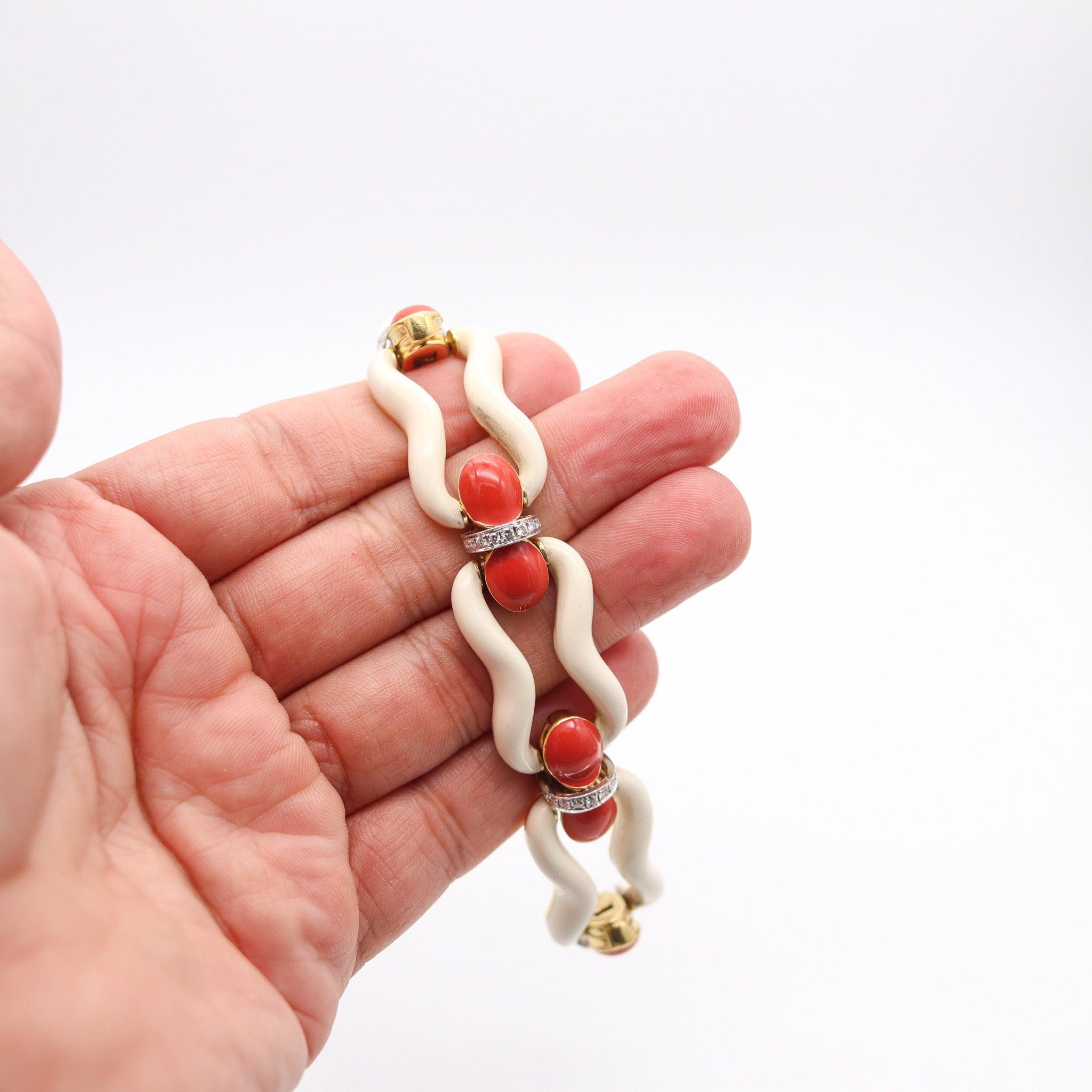 Taille brillant DAVID WEBB 1976, bracelet émaillé en or jaune massif 18 carats avec diamants en vente