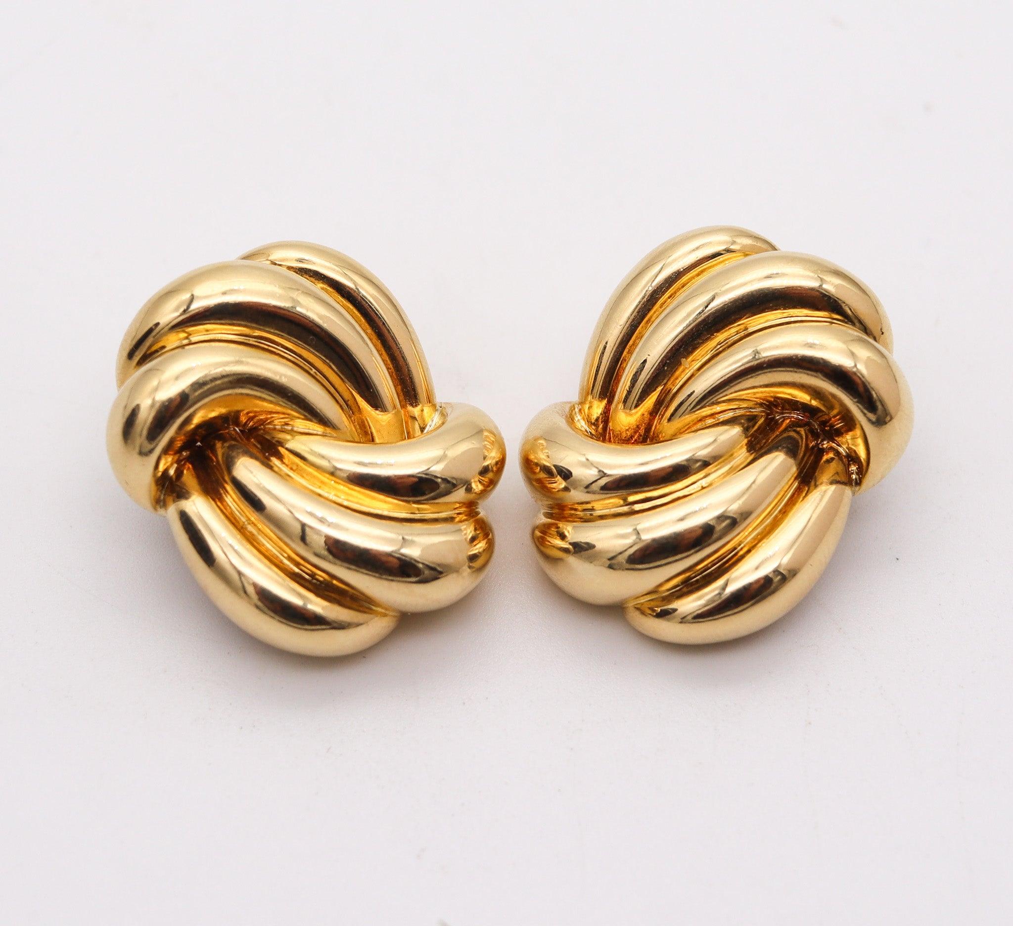 Modernist DAVID WEBB 1977 Swirled Clips-On Earrings In Solid 18Kt Yellow Gold For Sale
