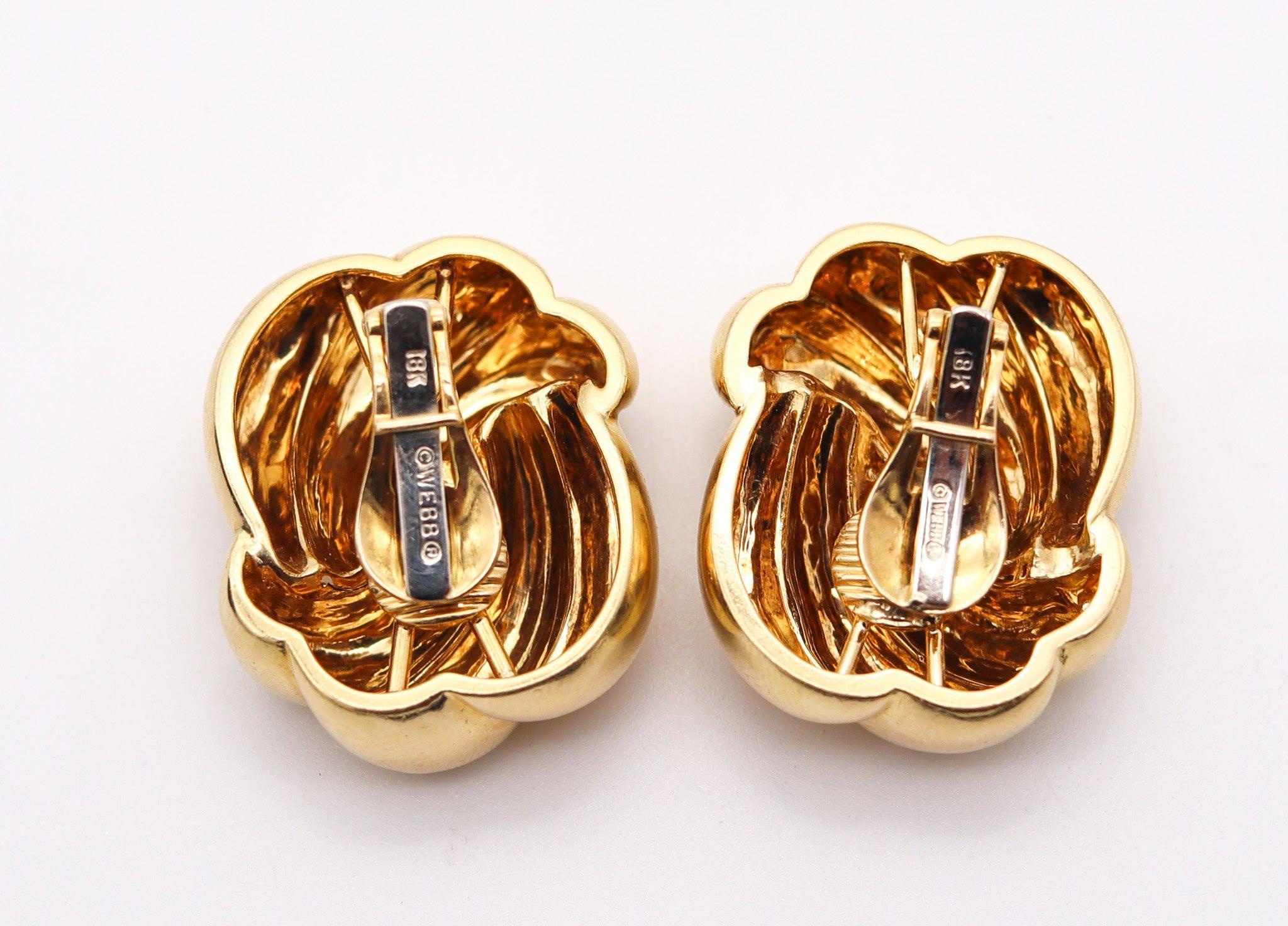 DAVID WEBB 1977 Swirled Clips-On Earrings In Solid 18Kt Yellow Gold In Excellent Condition For Sale In Miami, FL