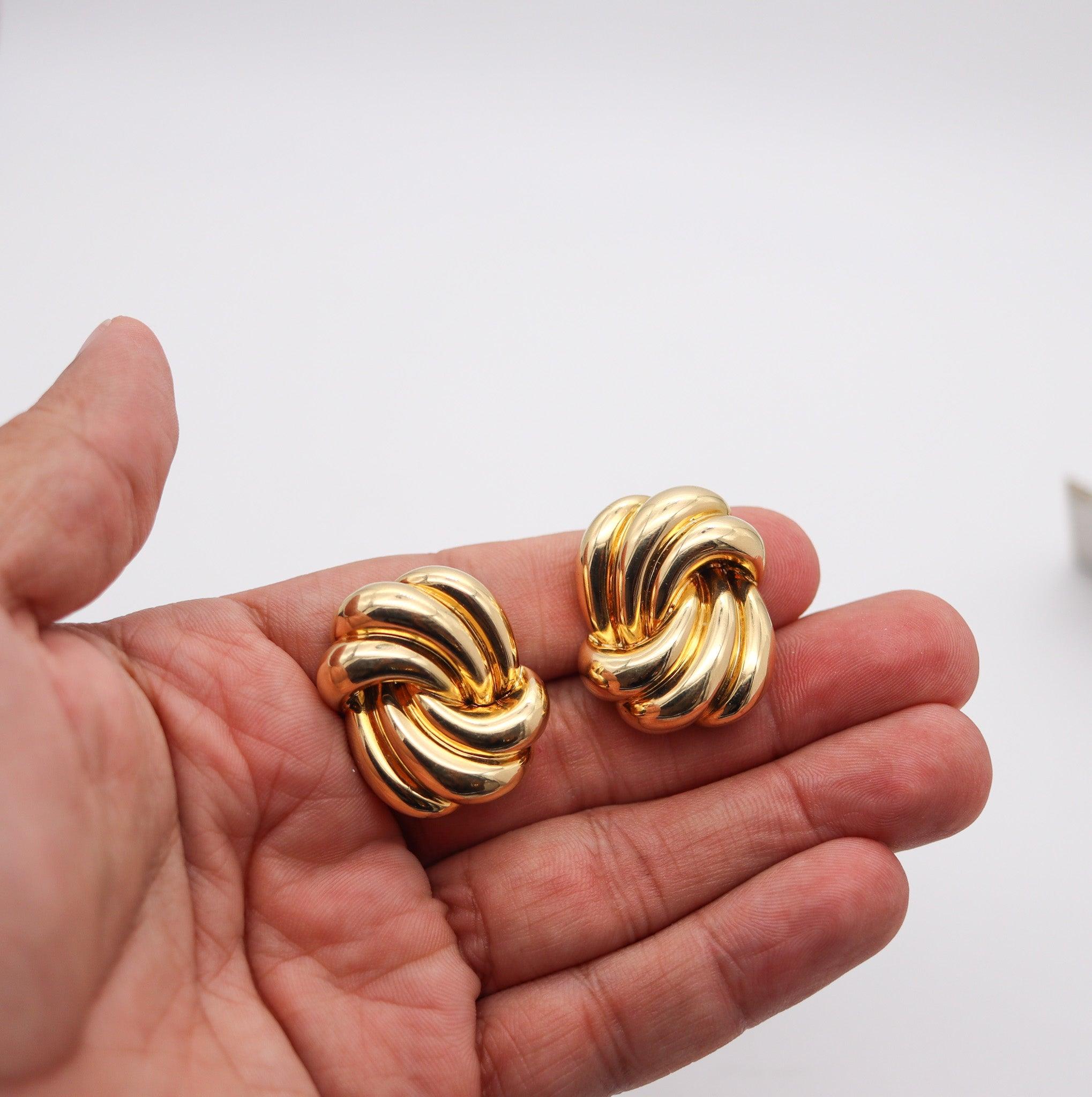 Women's DAVID WEBB 1977 Swirled Clips-On Earrings In Solid 18Kt Yellow Gold For Sale