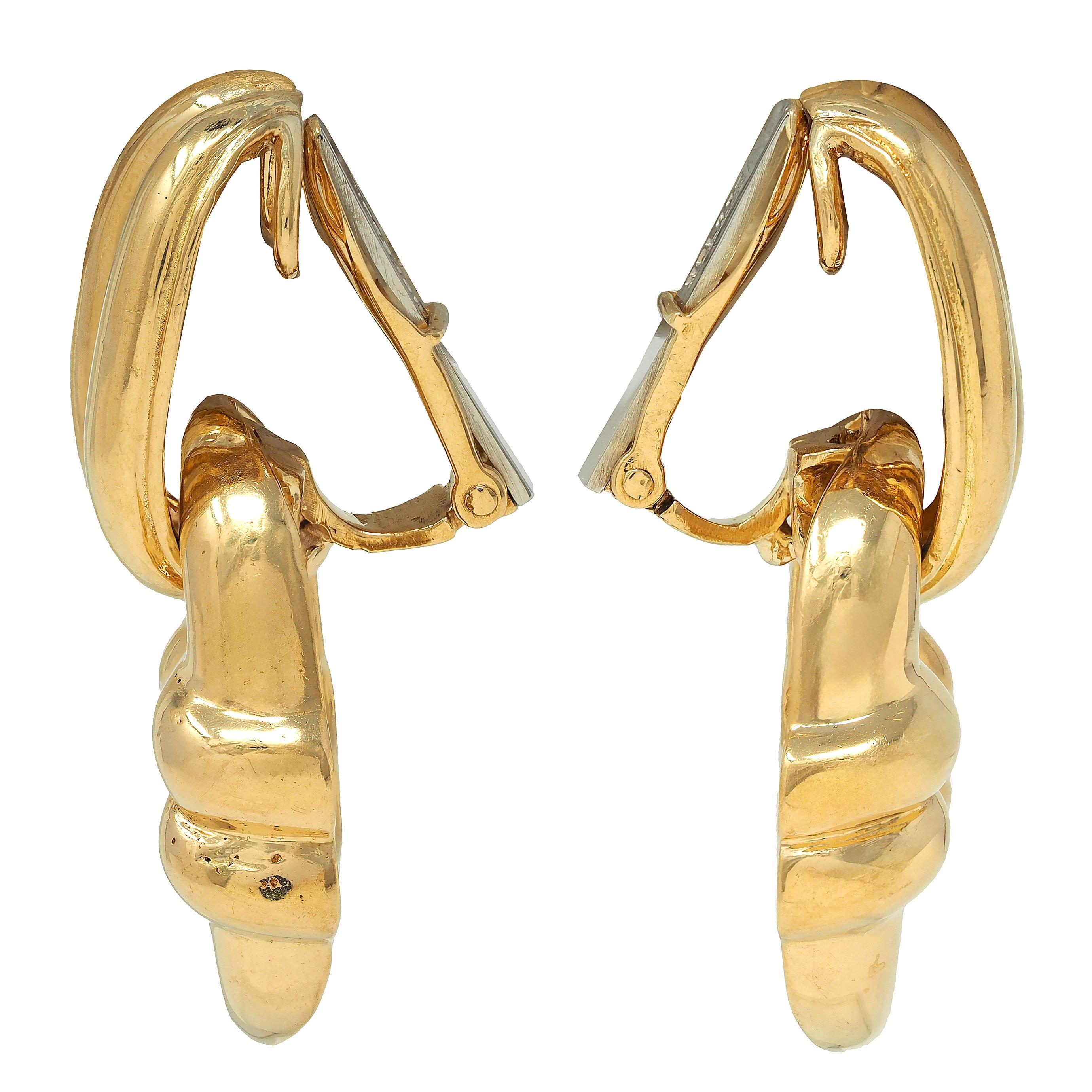 David Webb 1980's 18 Karat Yellow Gold Vintage Door Knocker Ear-Clip Earrings In Excellent Condition For Sale In Philadelphia, PA