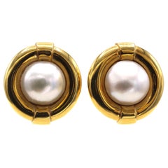 David Webb 1980s Mabe Pearl 18 Karat Gold Ear Clips