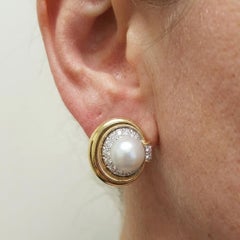 Boucles d'oreilles à clip David Webb en or jaune 18 carats, ornées d'un diamant rond taille brillant de 2 carats et d'une perle