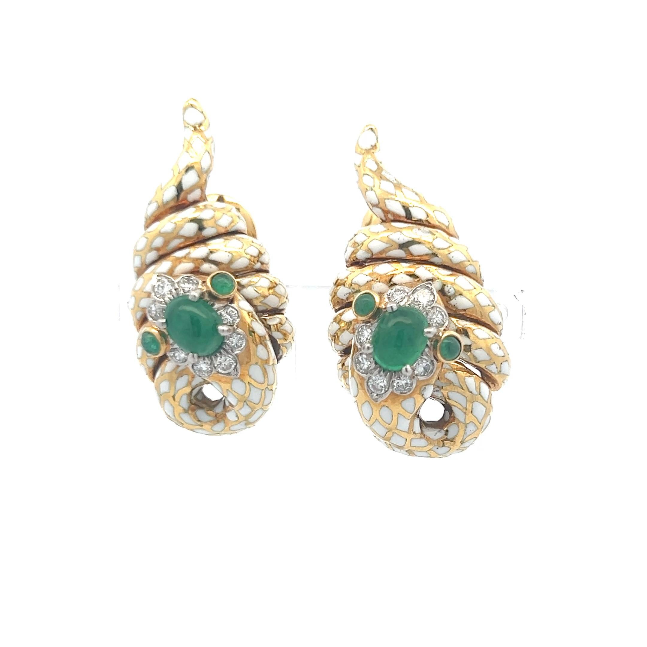 Women's David Webb 2.74 Carat and Round Diamond 18 Karat Yellow Gold Clip On Earrings For Sale