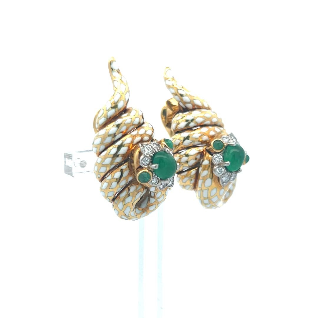 David Webb 2.74 Carat and Round Diamond 18 Karat Yellow Gold Clip On Earrings For Sale 1