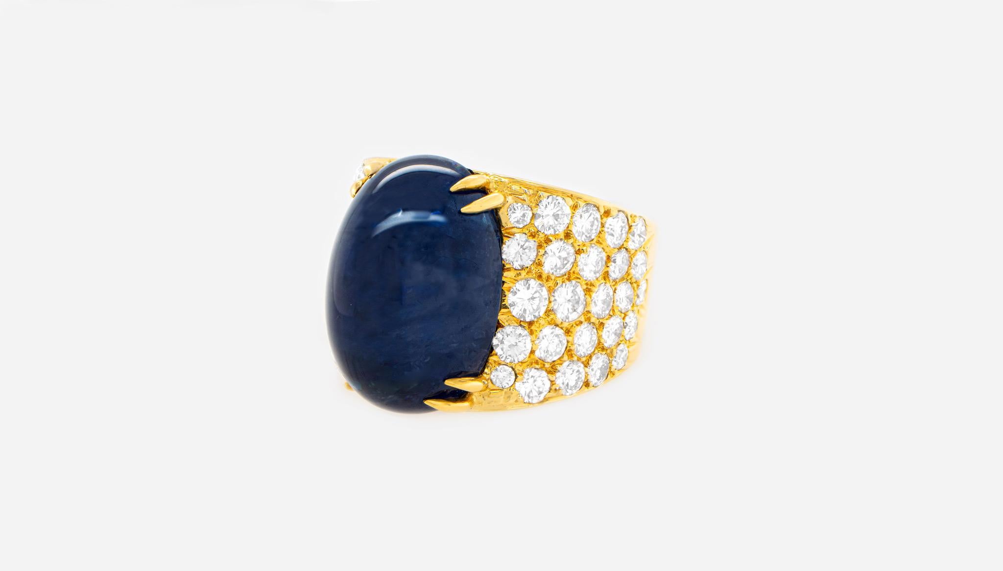 Contemporary David Webb 29.16 Carat Sapphire Ring with Diamonds 3.50 Carats 18K Gold