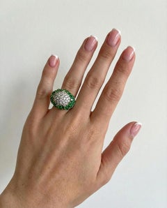 David Webb Anillo de cúpula de oro y platino con diamante esmeralda de 3,50 quilates