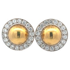 Boucles d
oreilles clips en or jaune 18K avec halo de diamants de 4,32 ct.
