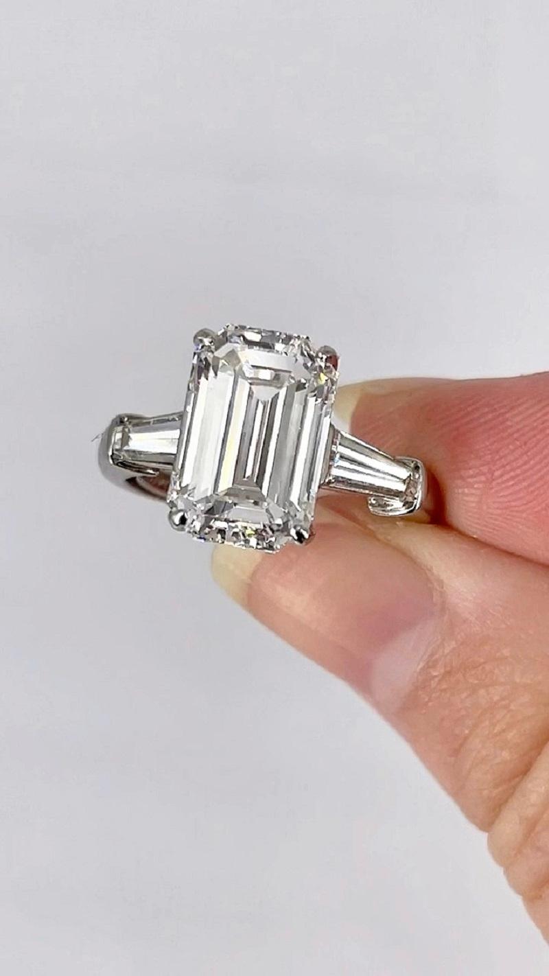 David Webb 5.01 ct GIA FVS1 Emerald Cut Diamond Ring with Tapered Baguettes In Excellent Condition For Sale In New York, NY