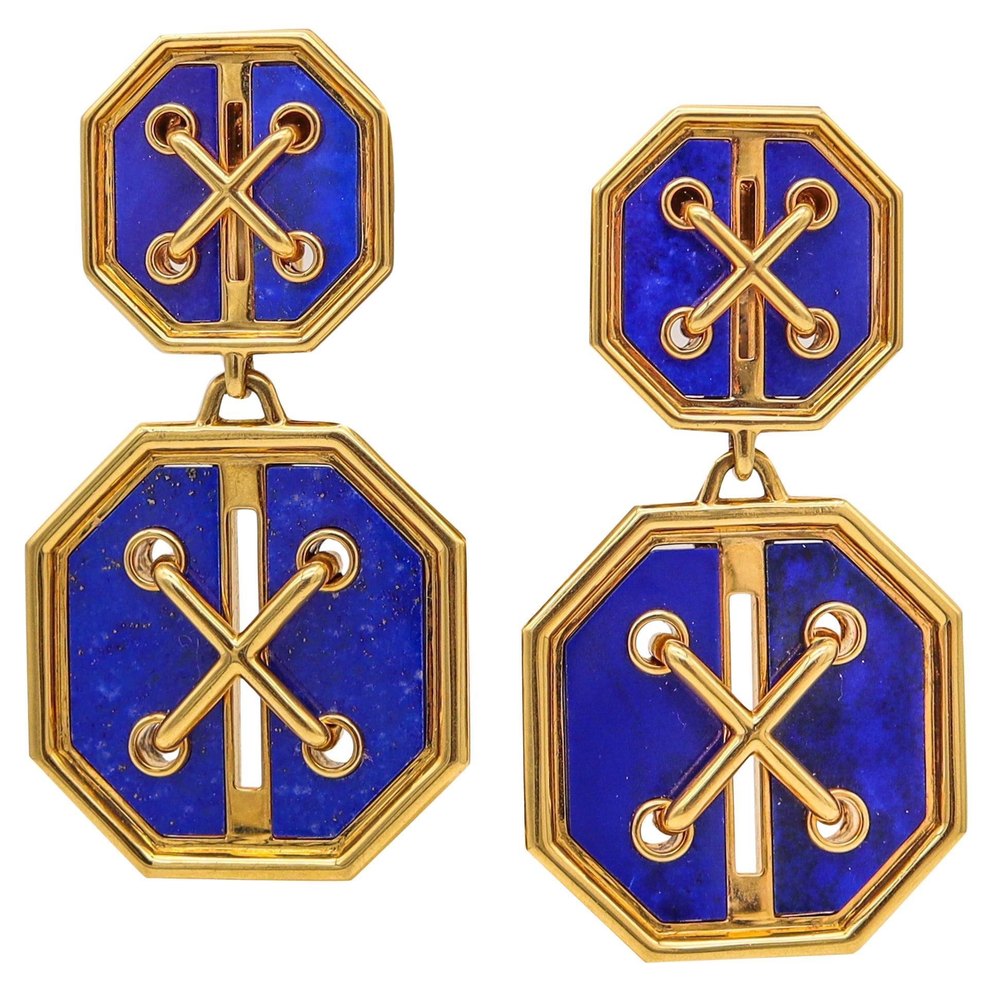 DAVID WEBB Boucles d
oreilles pendantes Aldo Cipullo Design en or 18Kt avec Lapis Lazuli