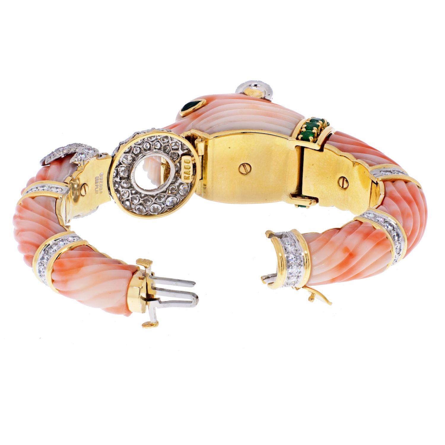 Moderne David Webb Bracelet en corail peau d'ange, chimères et diamants en vente