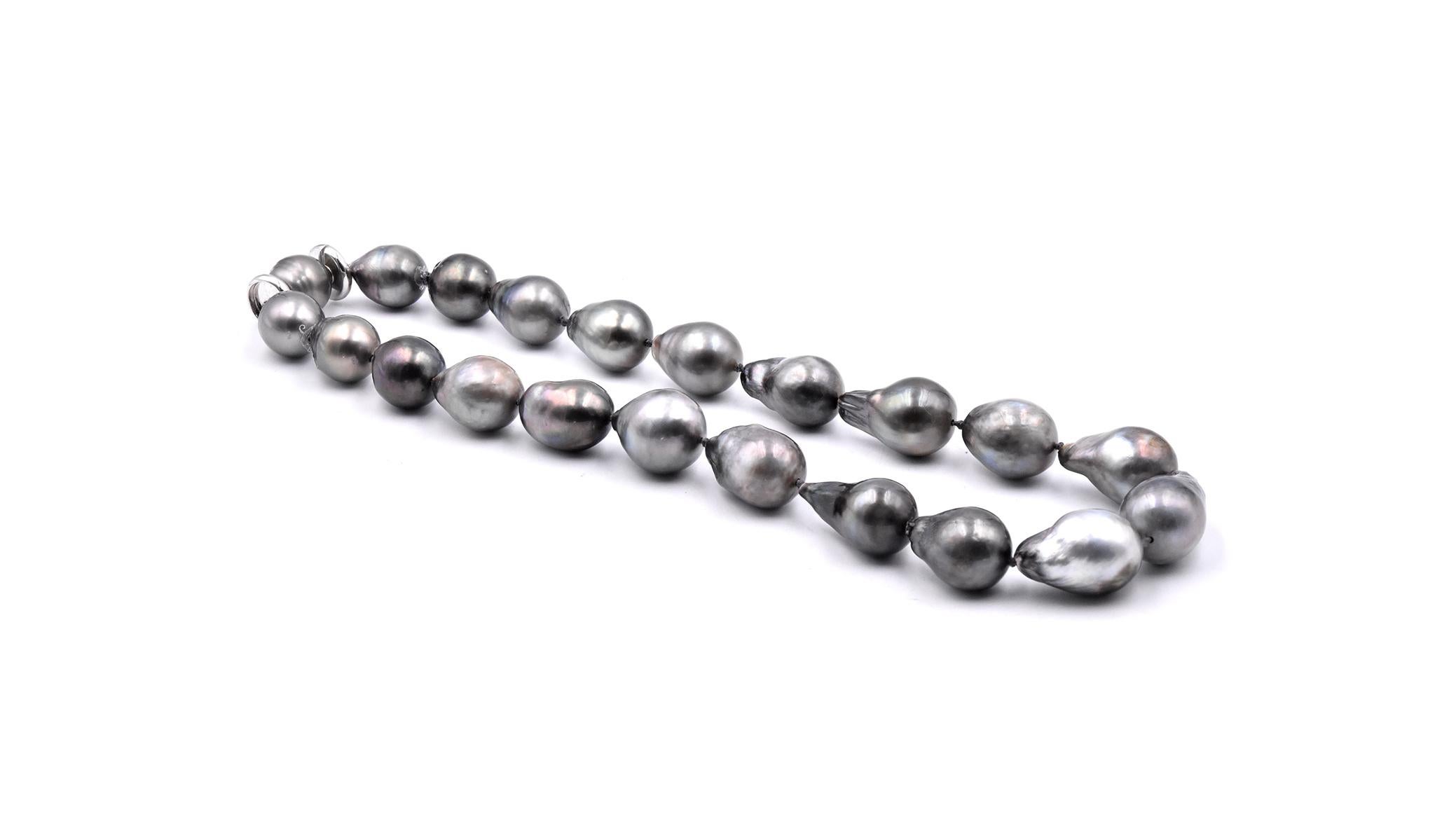 Designer: David Webb
Material: 18K yellow gold
Pearl: 17.5 – 25mm Black Baroque Pearls
Dimensions: necklace measures 19.5-inches in length
Weight: 153.87 grams
