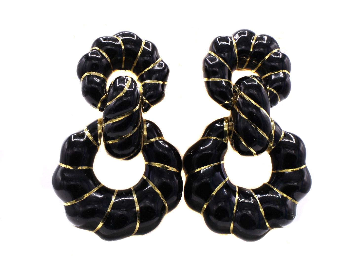 David Webb Black Enamel 18 Karat Yellow Gold Earrings In Excellent Condition For Sale In New York, NY
