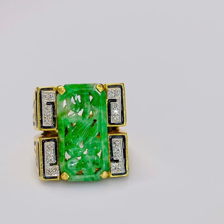 David Webb Black Enamel and Carved Green Jade Ring in 18K Gold In Excellent Condition For Sale In New York, NY