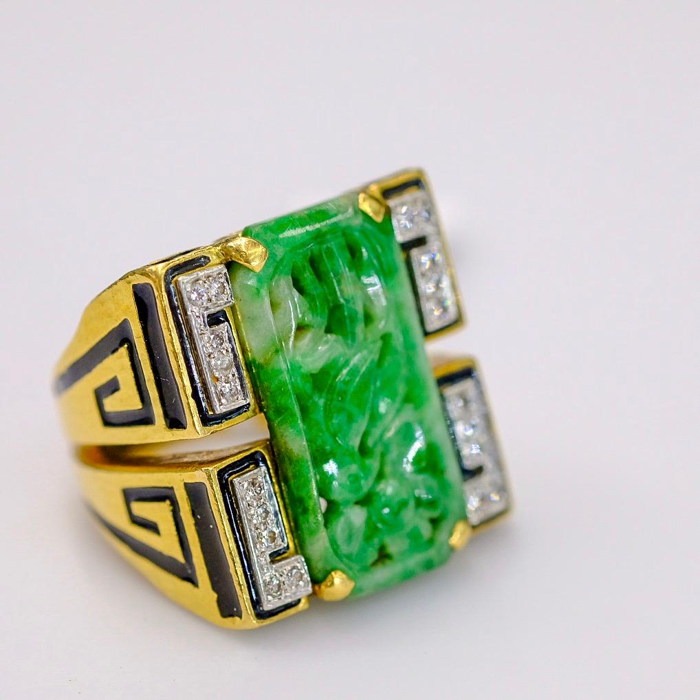 Women's or Men's David Webb Black Enamel and Carved Green Jade Ring in 18K Gold For Sale