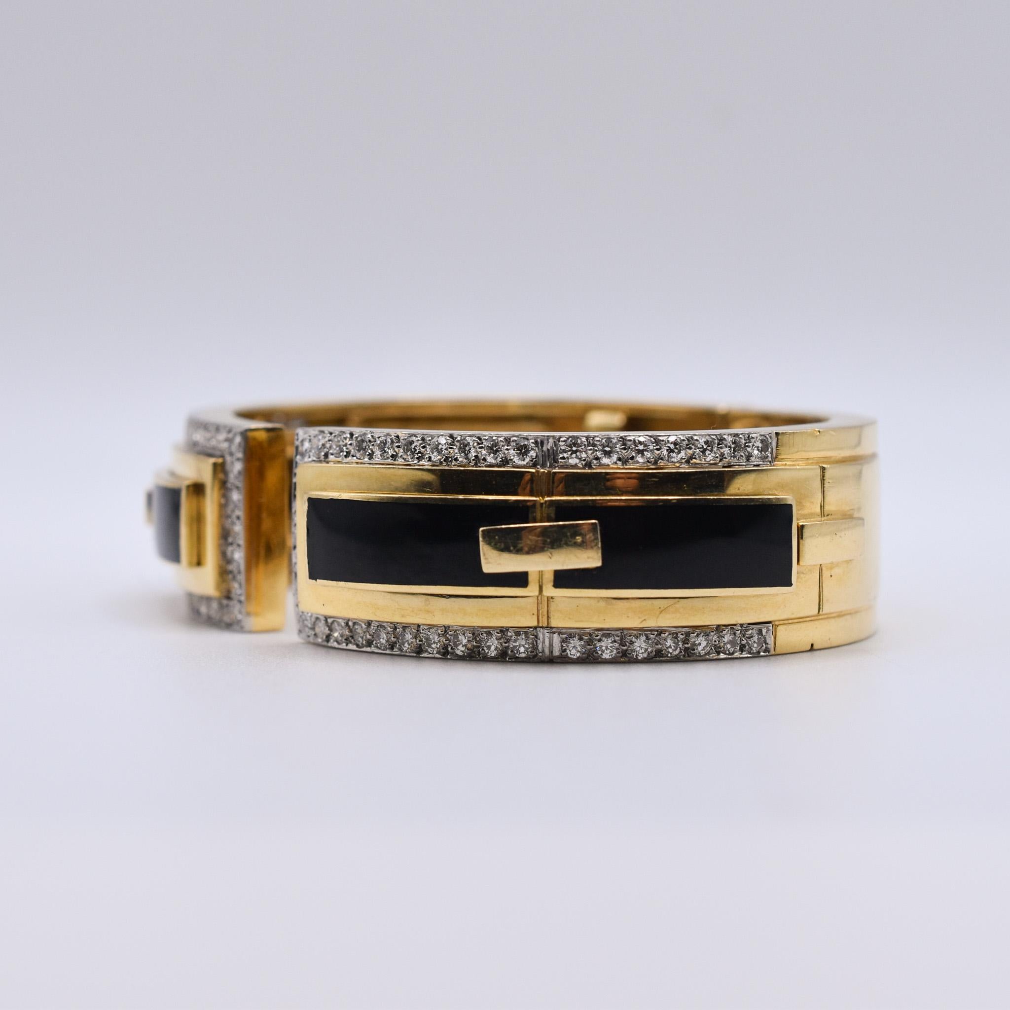 David Webb Black Enamel and Diamond Bangle In Good Condition For Sale In New York, NY