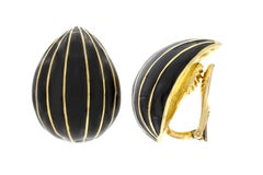 David Webb Ohrringe aus schwarzer Emaille und Goldmandeln