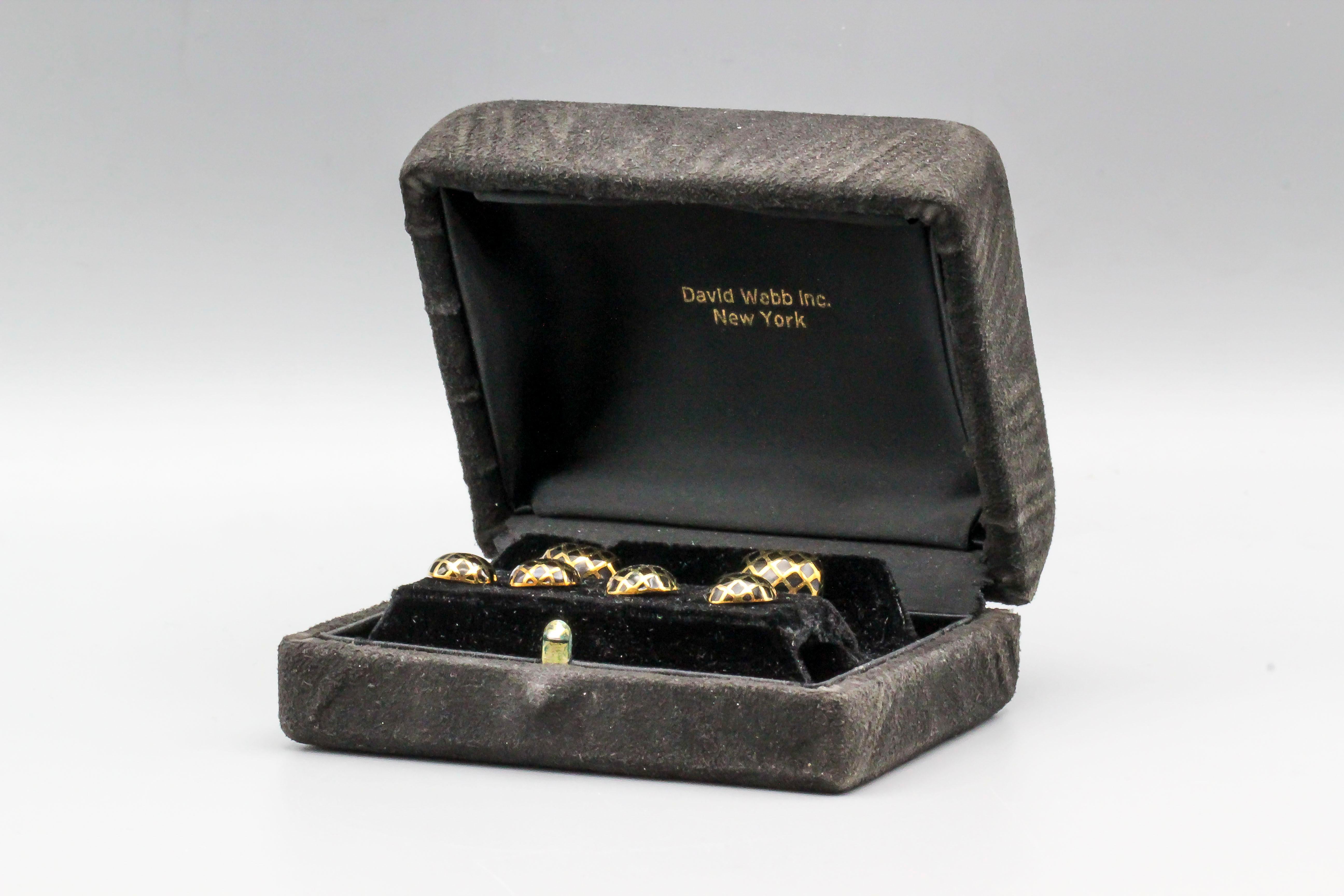 David Webb Black Enamel and Yellow Gold Cufflink Stud Set In Good Condition In New York, NY